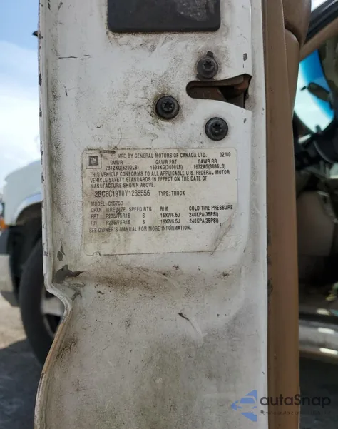 2000 Chevrolet Silverado C1500 из США, поврежденный, VIN 2GCEC19T0Y1285556